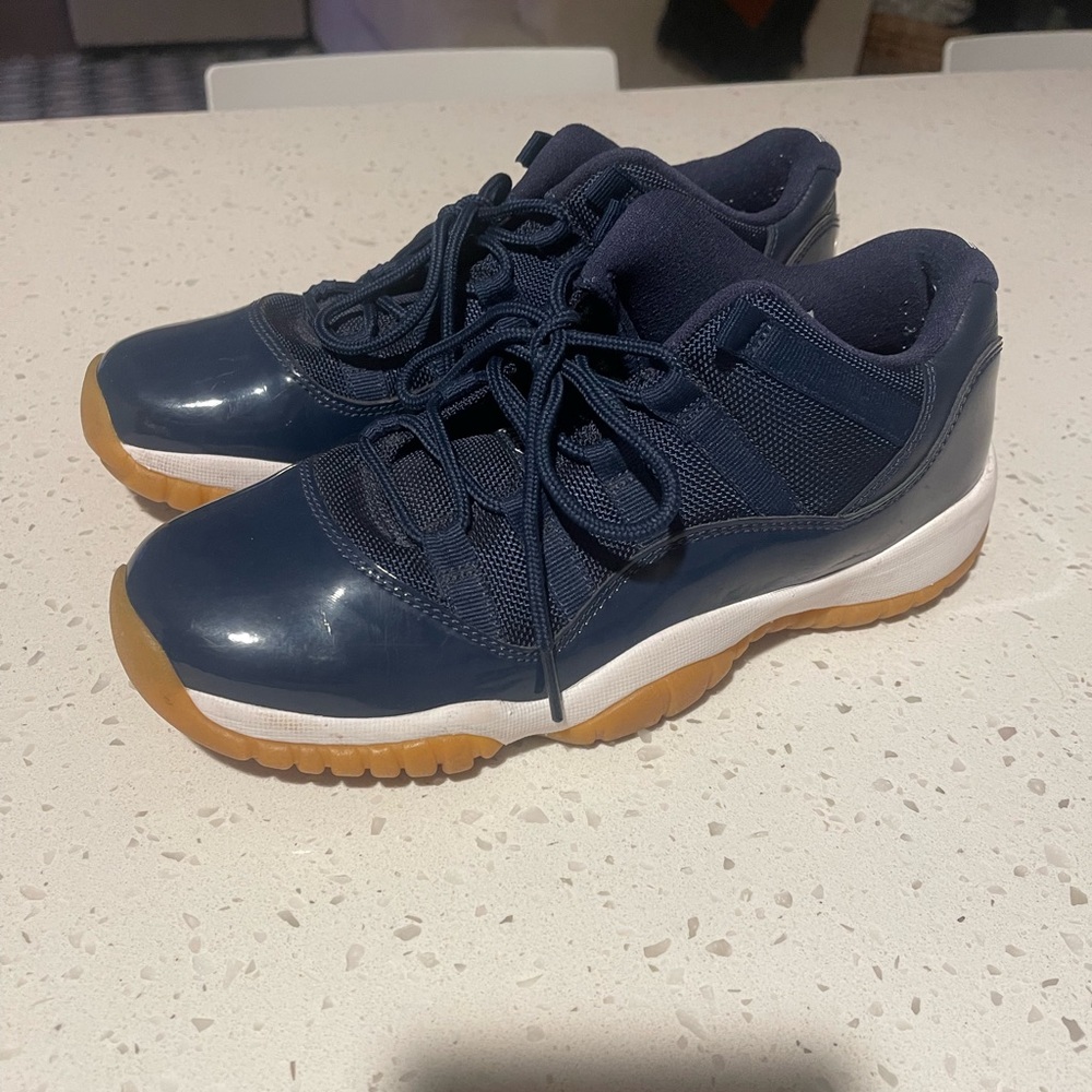 Good condition Jordan 11 7Y